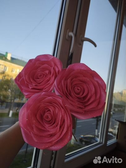 Розы из атласных лент