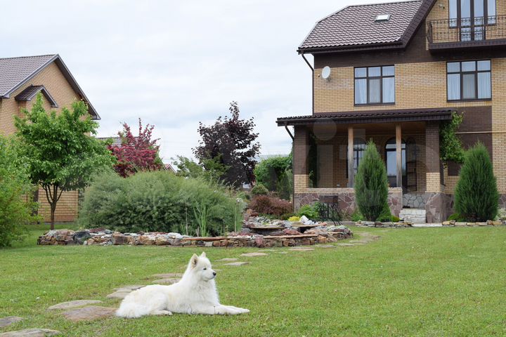 Коттедж 320 м² на участке 14 сот.