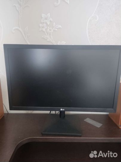 Монитор LG 22