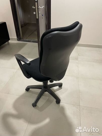 Офисное кресло