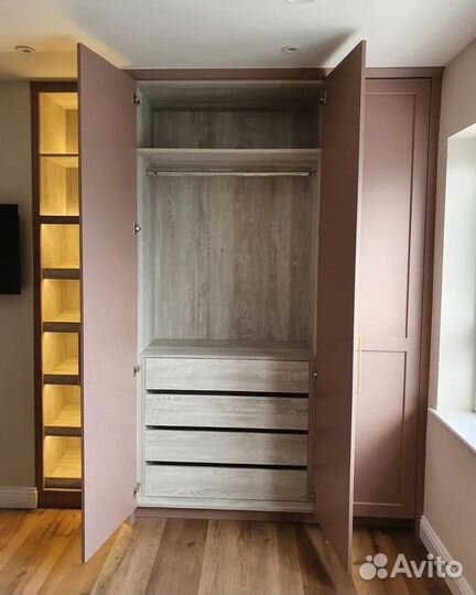 Шкаф в классическом стиле