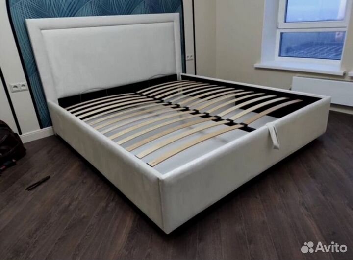 Кровать с подъемным механизмом