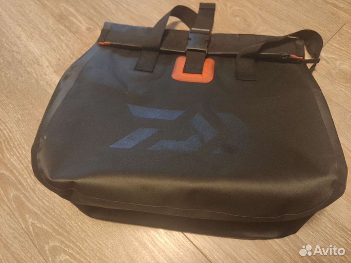 Японская водонипроницаемая рыболовная сумка daiwa