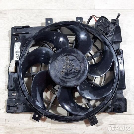 Диффузор радиатора Opel Astra H хэтчбек 2005