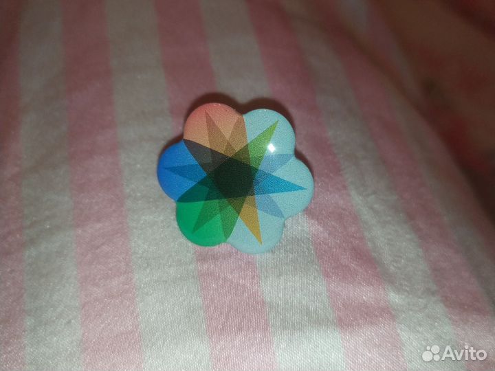 Значок на одежду, сумку