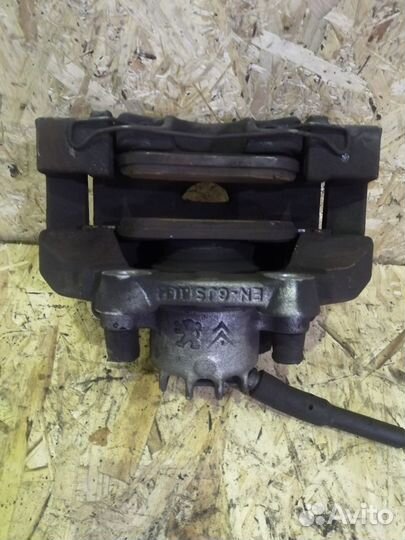 Суппорт передний левый Peugeot 308