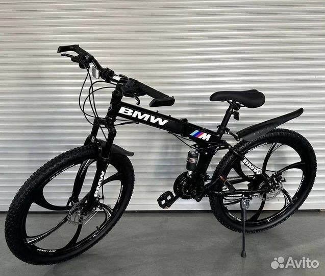 Велосипед BMW на литых дисках