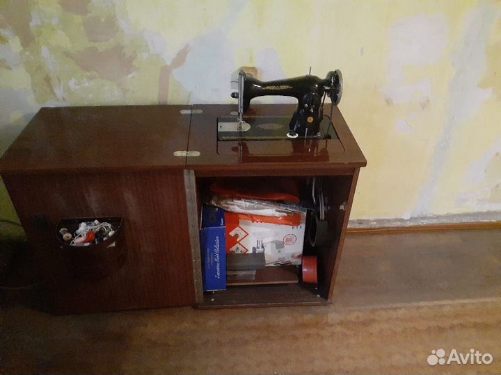 Продам швейную машинку
