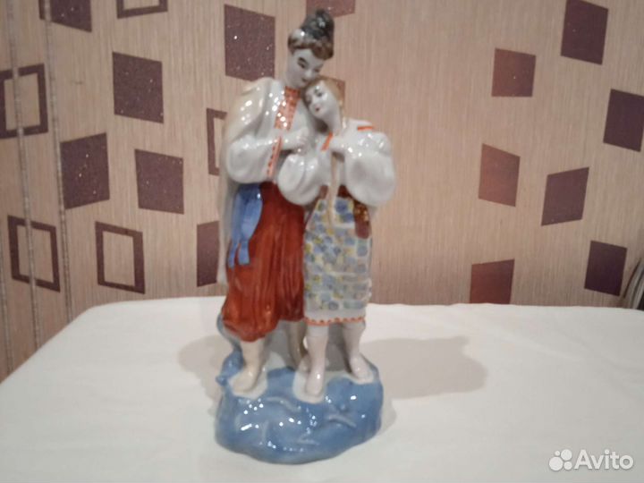 Статуэтка фарфор