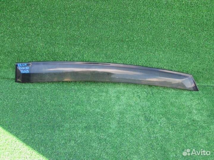 Ветровик передний левый Toyota Prius ZVW30 2ZR-FXE