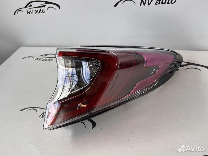 Toyota C-HR фонарь правый угловой LED 16-19