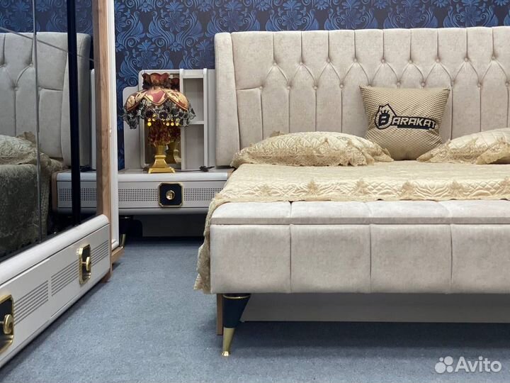 Спальный гарнитур