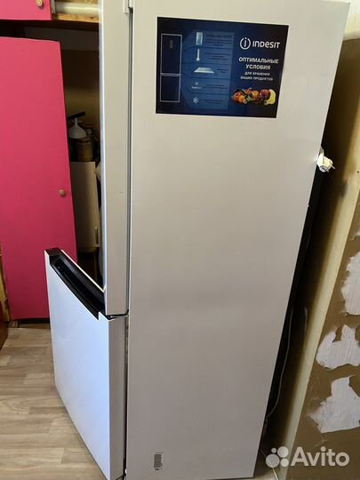 Холодильник indesit no frost. На запчасти