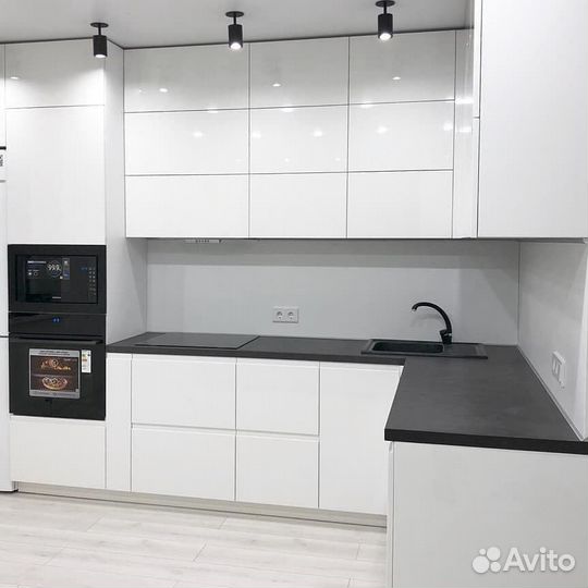 Угловая кухня на заказ. Фабрика в Москве