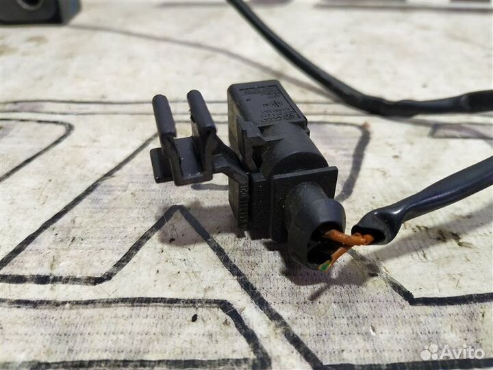 Замок капота Audi A6 C6 2.8 CCE 2010