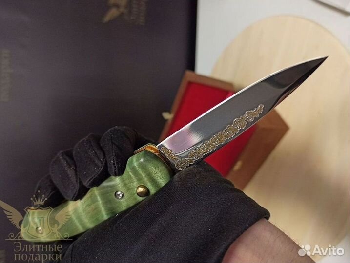 Сувенирный нож складной ручной работы с зёлёной ру
