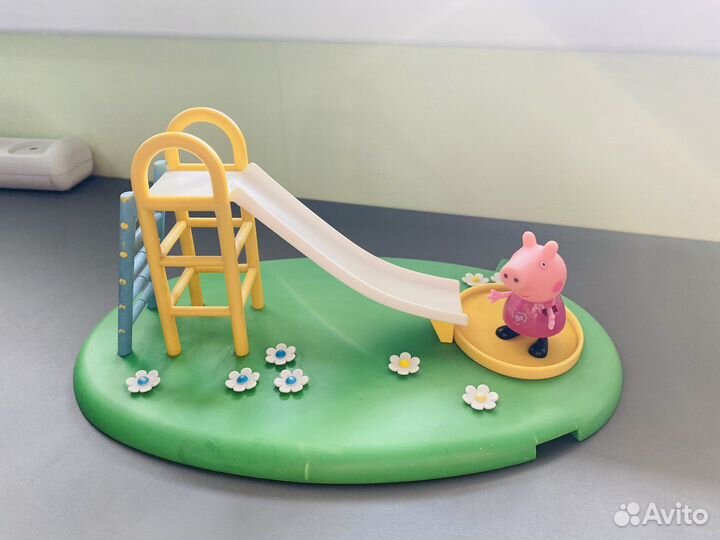 Игрушка Свинка пеппа на горке