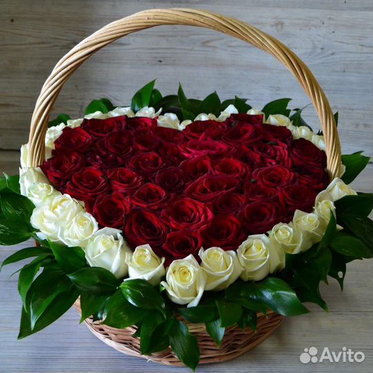 Цветы в корзине