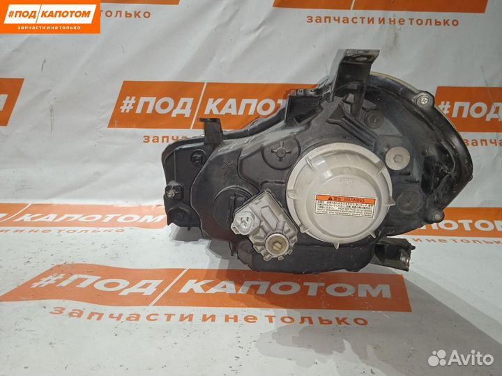 Фара Ксенон прав. Suzuki SX4 2007