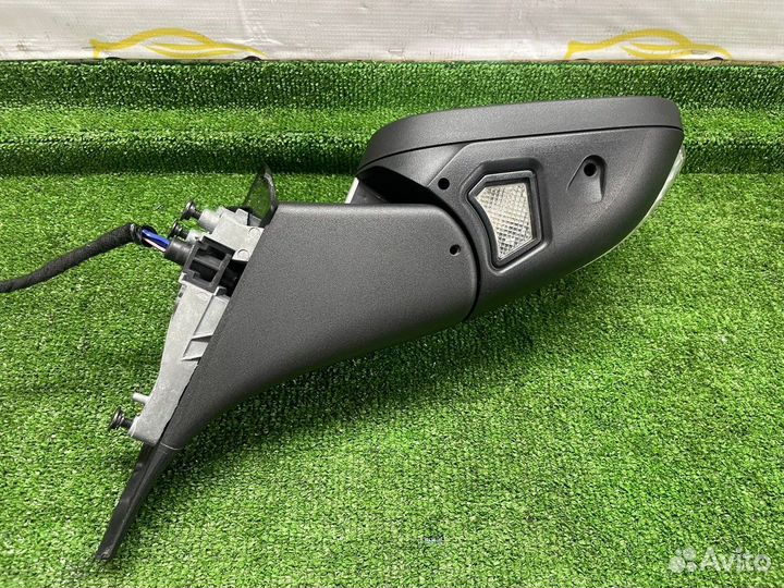 Зеркало заднего вида боковое правое Volvo C30