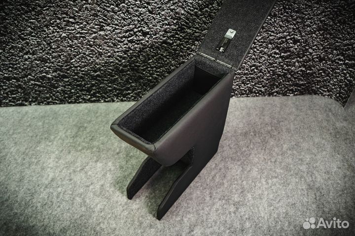 Подлокотник Toyota Funcargo 1999-2005г