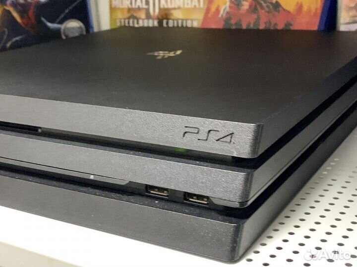 Sony PS 4 Pro + Много игр и 2 Джойстика