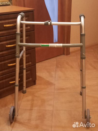 Стул санитарный,матрас,ходунки, подарки