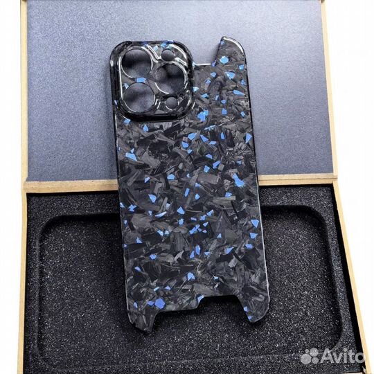 Чехол на iPhone 16 pro карбон