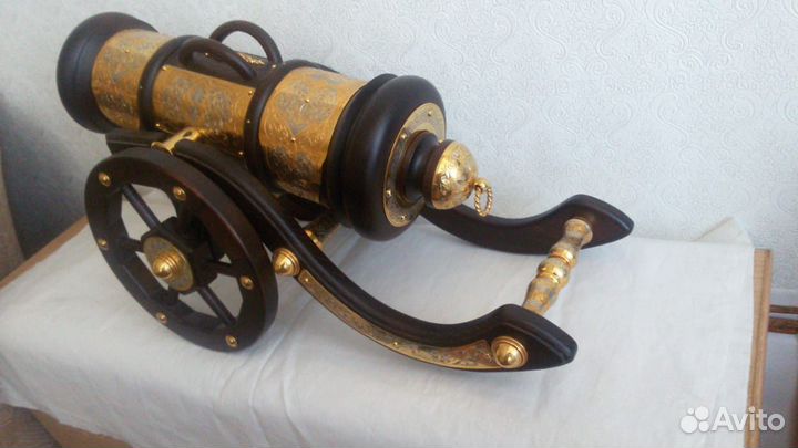 Минибар пушка. Входит бутылка 0.7 литра. Ствол нак