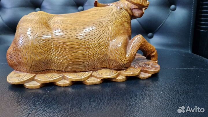 Бык из цельного куска дерева. Денежный