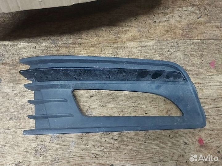 Накладка правая (6RU 853 666 F) Volkswagen Polo V