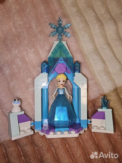 Конструктор lego Disney 43199 Двор замка Эльзы