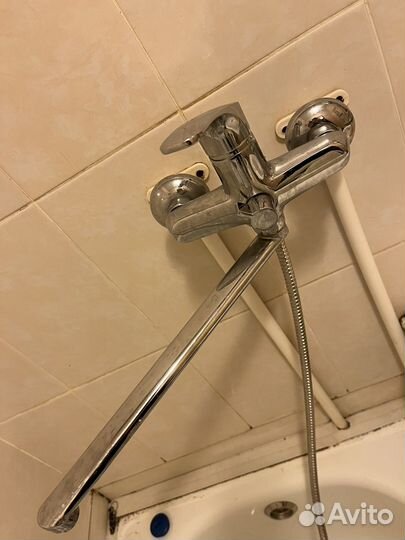 Смеситель для раковины в ванной