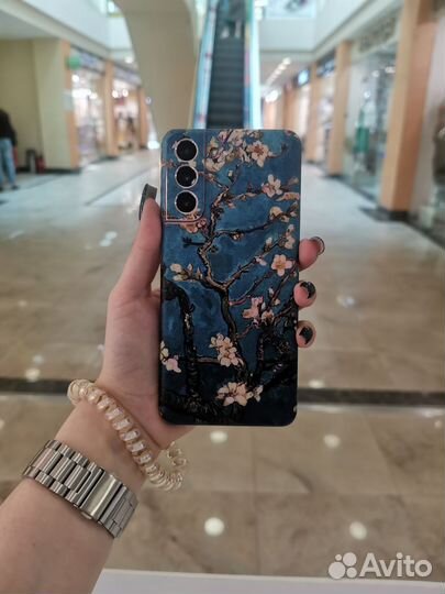 Бронепленка на экран и корпус смартфона