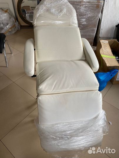 Кушетка косметологическая белая б/у