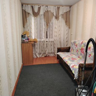 2-к. квартира, 42 м², 1/3 эт.