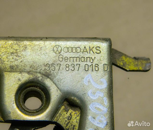 Замок двери передней правой Passat B3