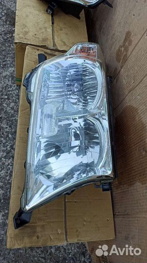 Фара правая Toyota Land Cruiser 200
