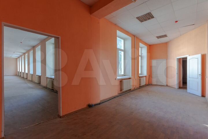 Здание, 3702.4 м²