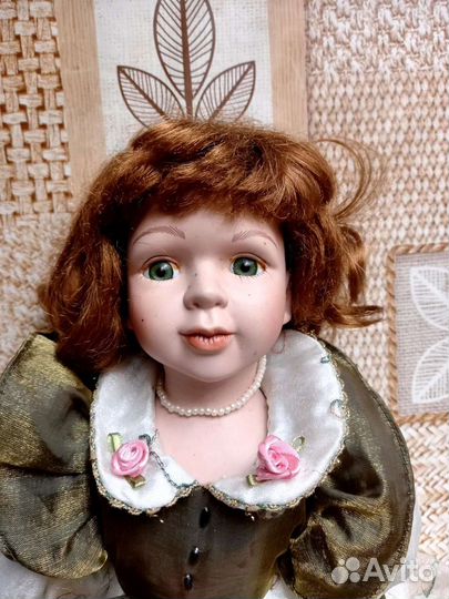 Кукла фарфоровая