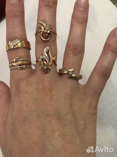 Золотое кольцо с бриллиантом