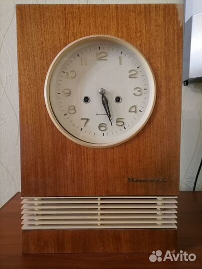 Часы винтажные с боем Янтарь