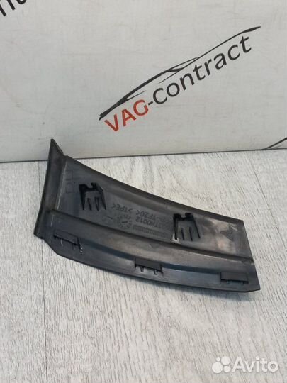 Накладка на фонарь задняя правая Volkswagen Jetta