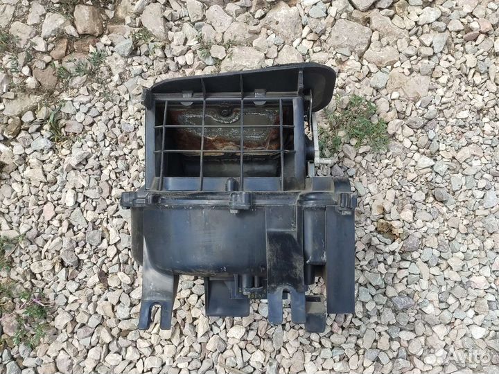 Корпус моторчика отопителя Ниссан Санни у10 универ