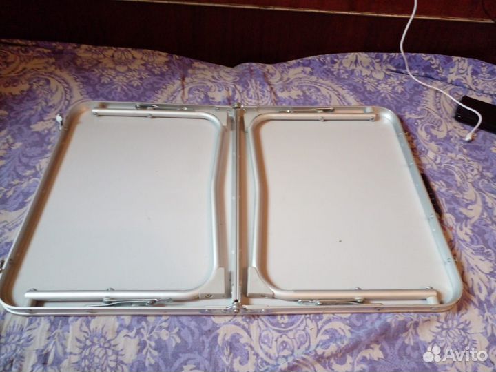 Столик туристическии как новый