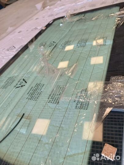 Стекло задней двери mercedes w463