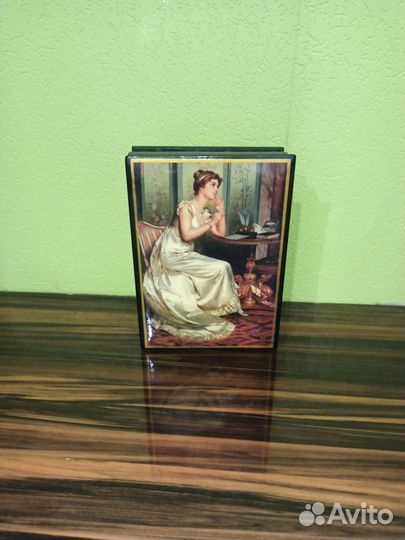 Деревянная ретро шкатулка