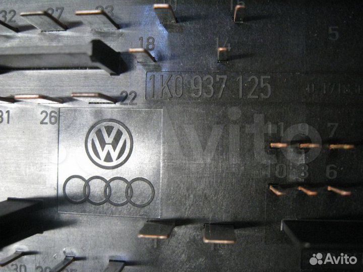 Блок предохранителей моторный Audi A3, VW Golf 5