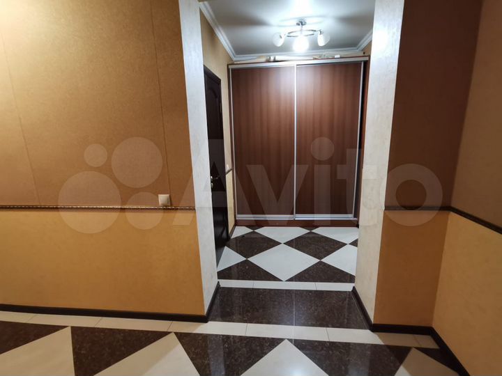 4-к. квартира, 136 м², 2/10 эт.