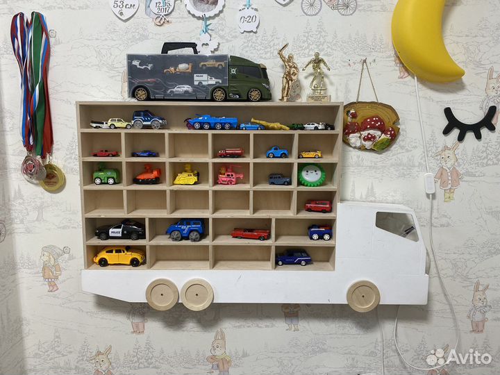 Деревянный гараж, полка, хранение игрушек